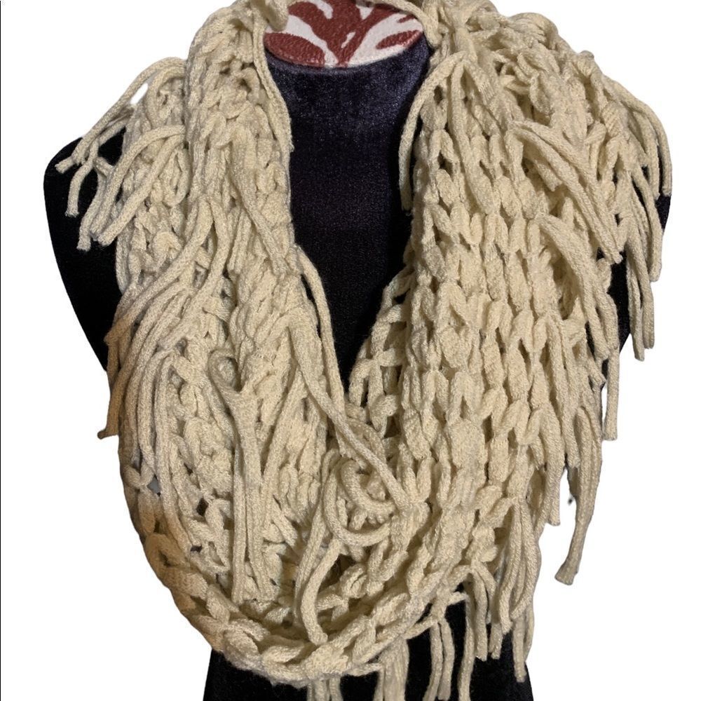 D&Y Fringed Infinity Scarf Cream